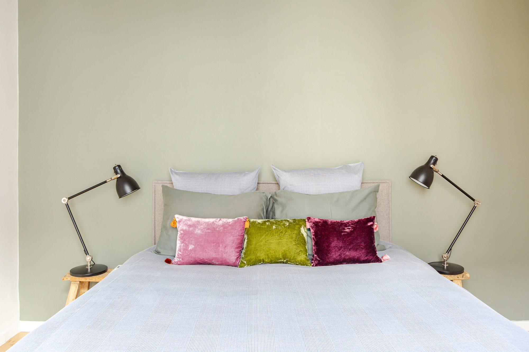The street bedroom, straight on